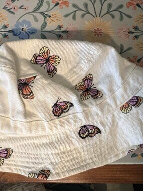 LNWOT American Eagle Butterfly Bucket Hat